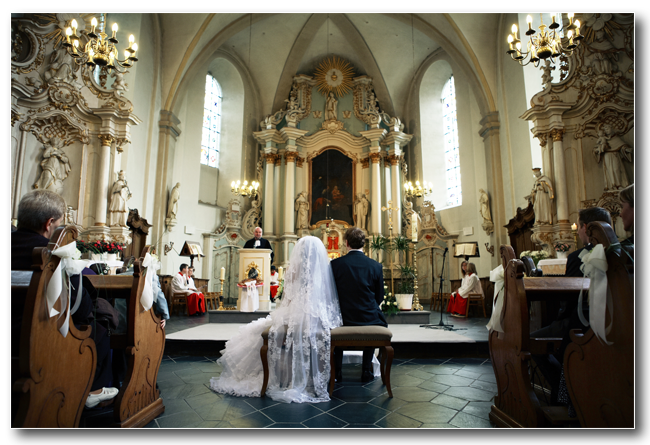 Beschreibung der Pakete für Fotoaufnahmen bei der kirchlichen Trauung in Göttingen
